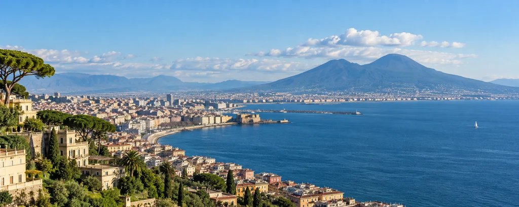 Il golfo di Napoli con il Vesuvio